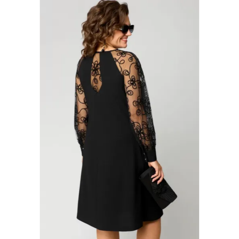 Elegancka czarna sukienka z koronką